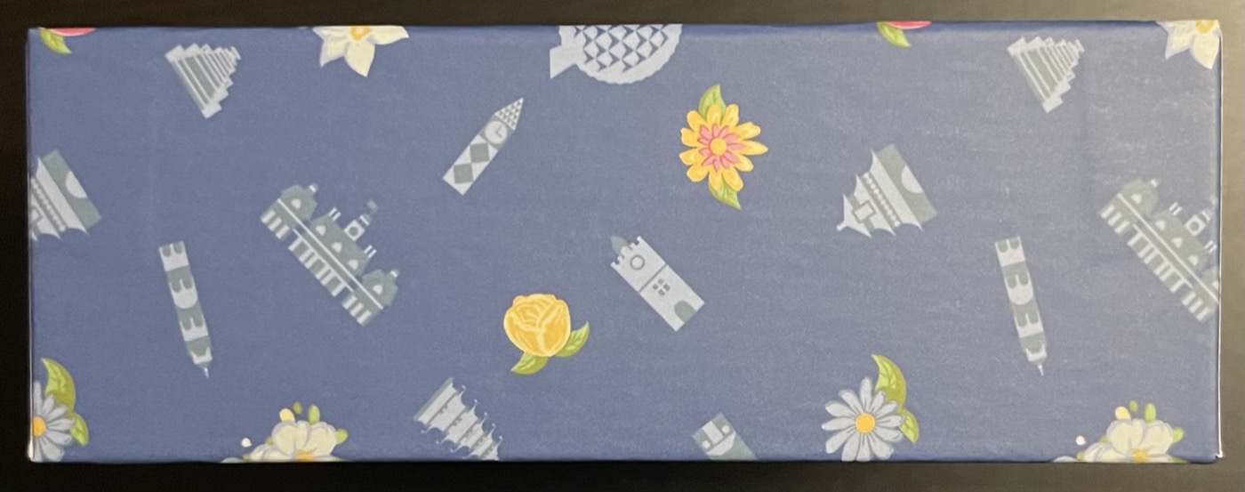 Epcot International Flower & Garden Festival 2022 – Mickey & Minnie (2022, Blue) view 4