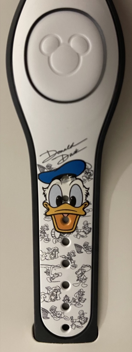 Donald Duck (2022, White) view 2